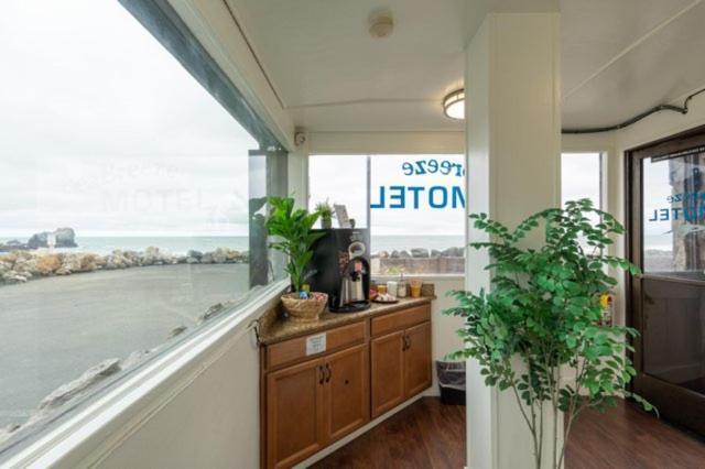 Sea Breeze Motel Pacifica Exteriör bild